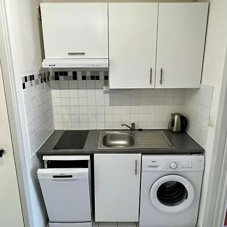 Avec Piscines, Proche Et Commerces - 4 Couchages, Garage, Lave-linge, Tv - Fr-1-225-445