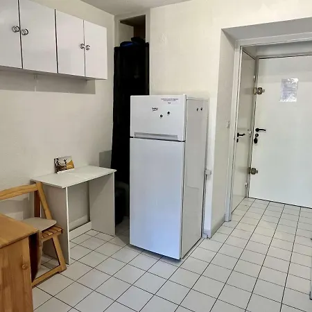 Avec Piscines, Proche Et Commerces - 4 Couchages, Garage, Lave-linge, Tv - Fr-1-225-445